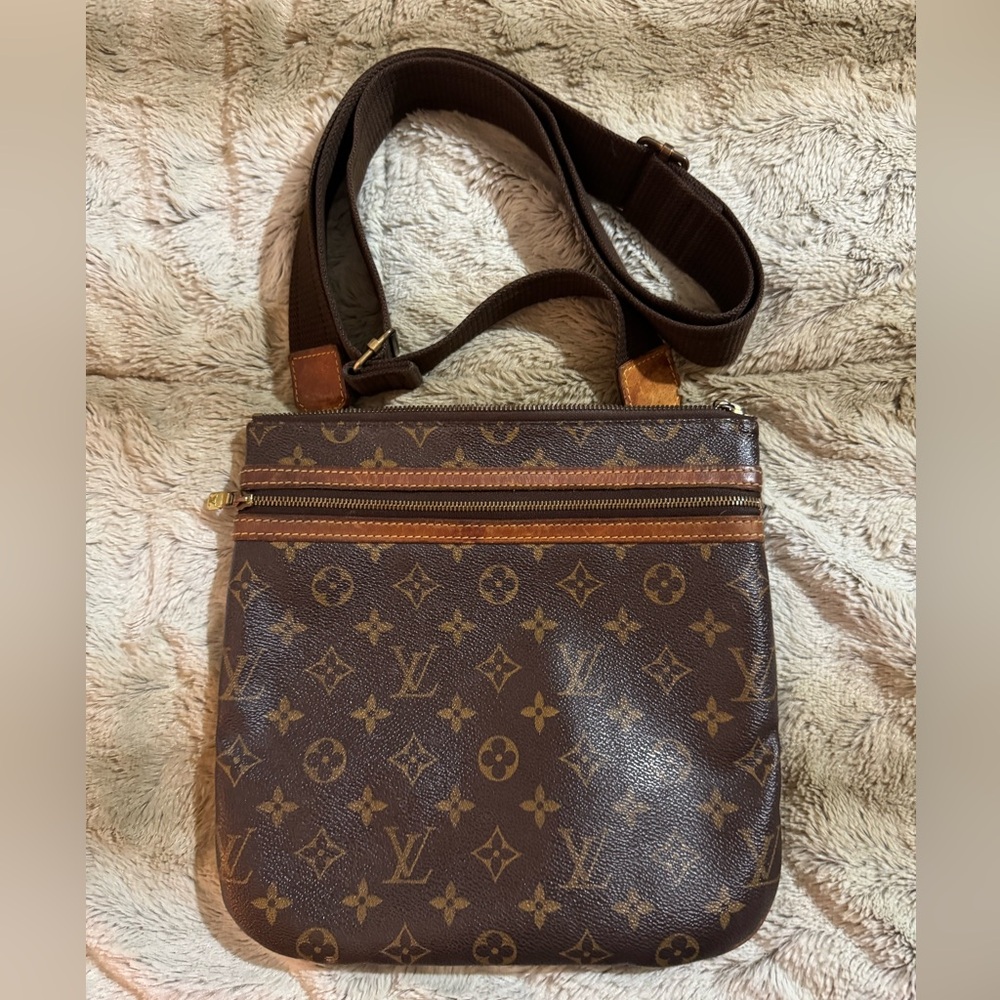 ✨ Louis Vuitton Messenger Bag with Iconic Monogram in GUC Mens or Unisex ✨ - Picture 3 of 5